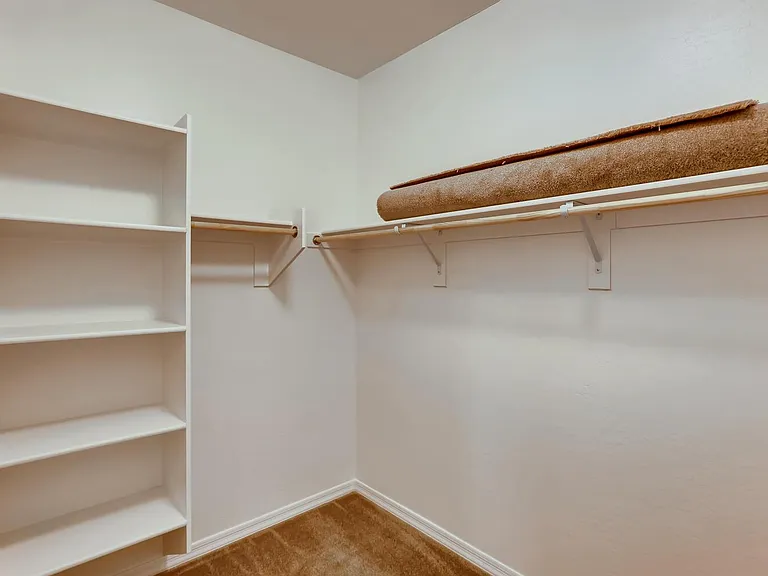 10819 W Lincoln St — Photo 17