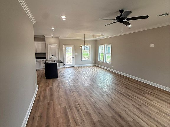 3rd image of 121 Clearwater Cir