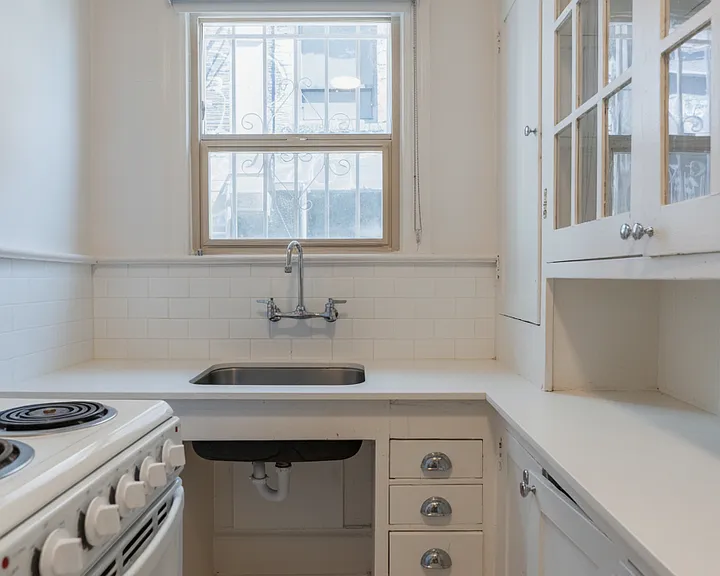 Campus Apartments 6 Weeks Free | Spacious Studio In Heart of the U District — Photo 14