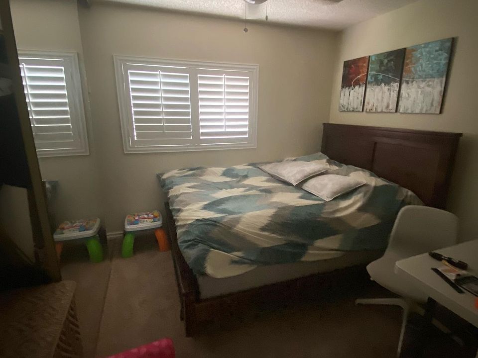 3rd bedroom (queen bed for scale)