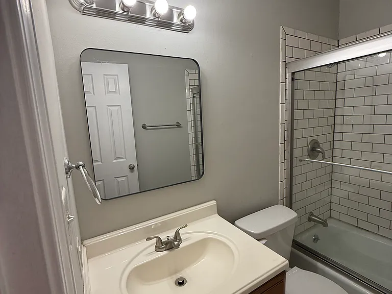 Full extra bath upstairs