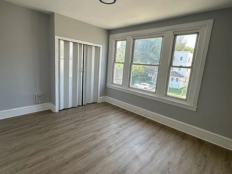 405 Colwyn Ave — Photo 12
