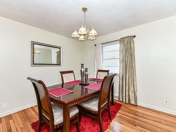 4th image of 3226 Arbutus Dr