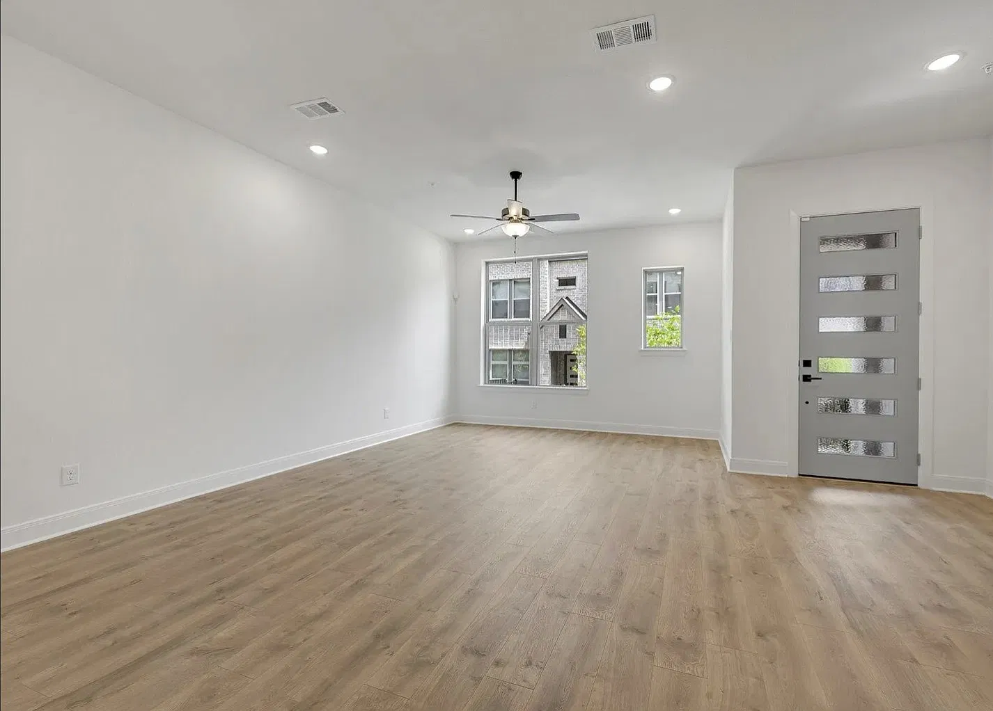 3 bed, 2546 sqft, $4,300 — Photo 2