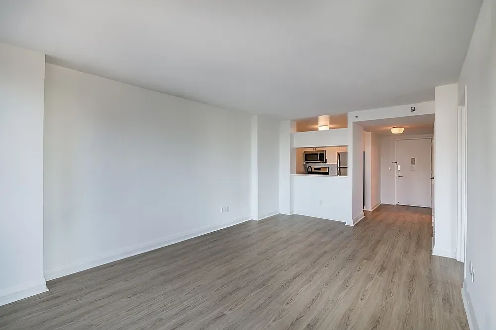 800 6th Avenue — Photo 3