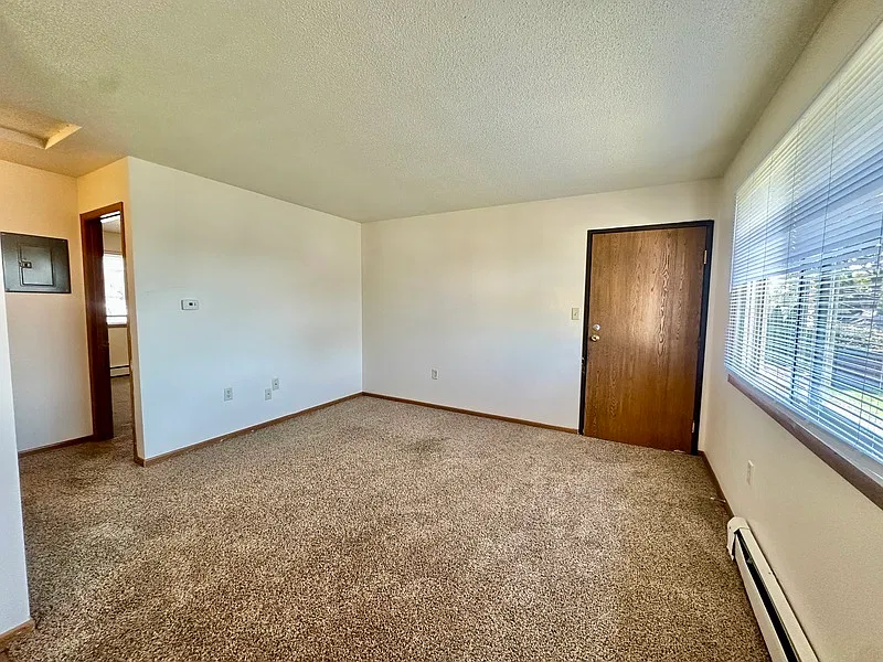2 bed, 1.0 bath, $925 — Photo 3