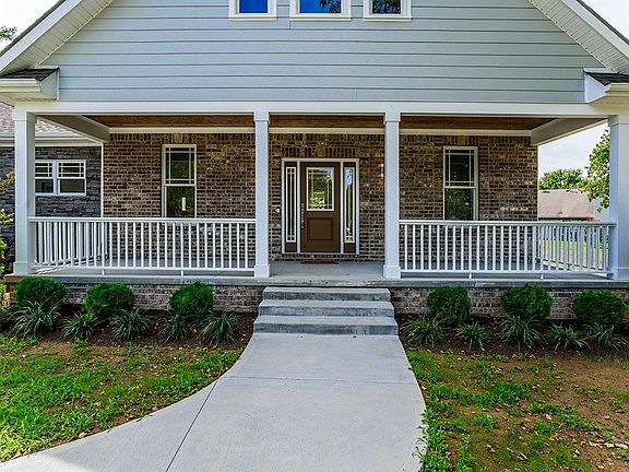 4th image of 490 Ashley Pl