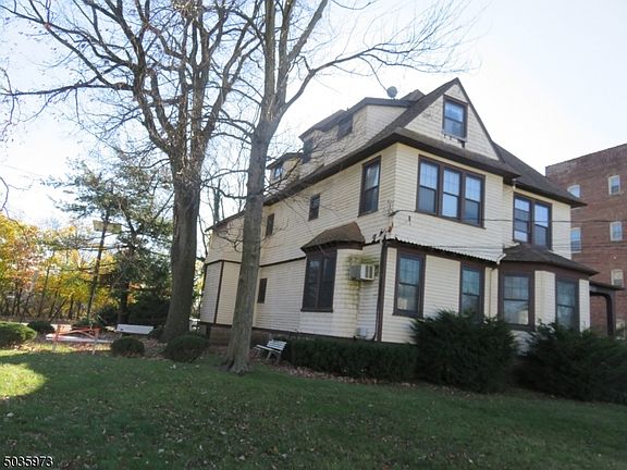 2nd image of 288 Montgomery St APT 6