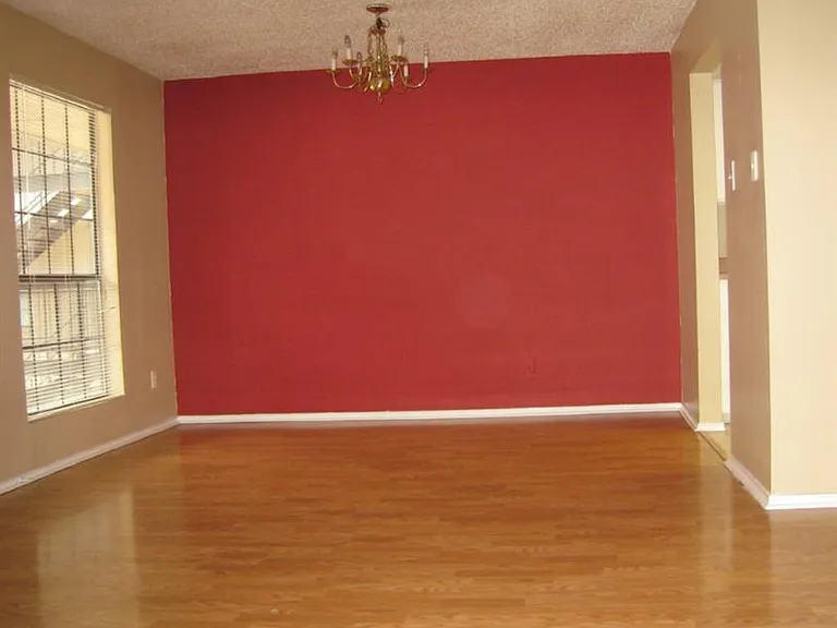 2401 Leon St #210 — Photo 9
