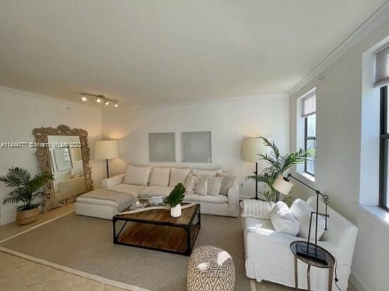 4th image of 687 Hibiscus St #687