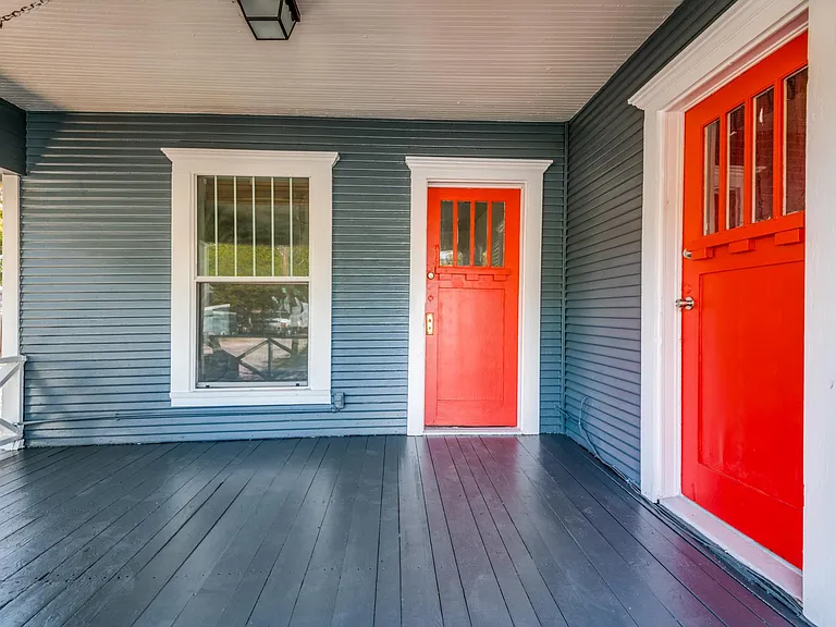 210 E Standifer St — Photo 3