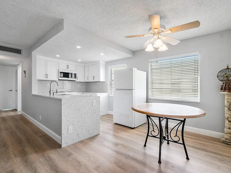 283 Normandy Ln #F — Photo 5