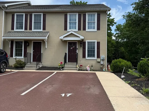17 Station Ave, Schwenksville, PA 19473