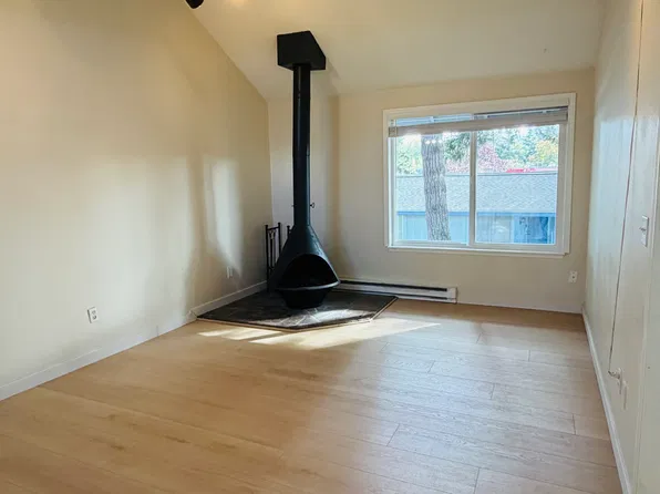 4308 NE Sunset Blvd #D-4, Renton, WA 98059