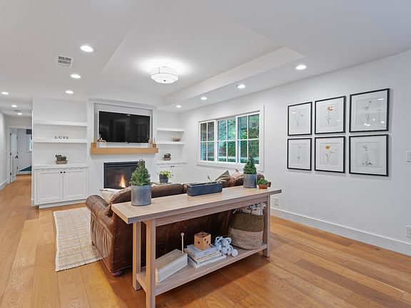 3rd image of 511 E 1st Street