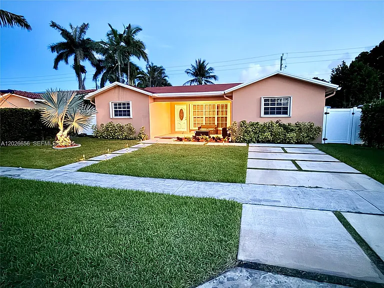 206 SE 3rd Pl — Photo 3
