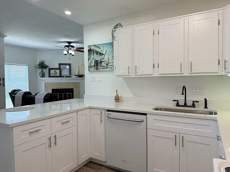 921 Marine Dr #332 — Photo 4