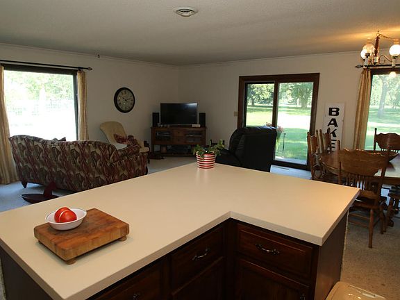 5th image of 1402 Country Club Dr