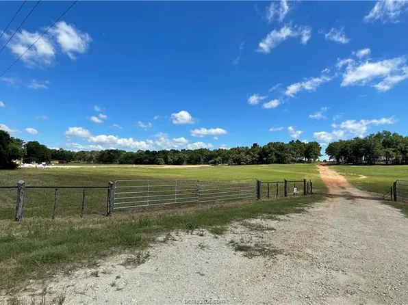 204 Highland Dr, Cameron, TX 76520