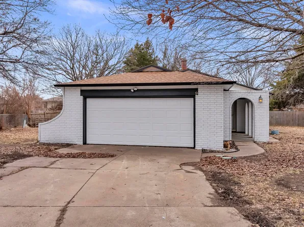 9 10th Street Ct, Newton, KS 67114