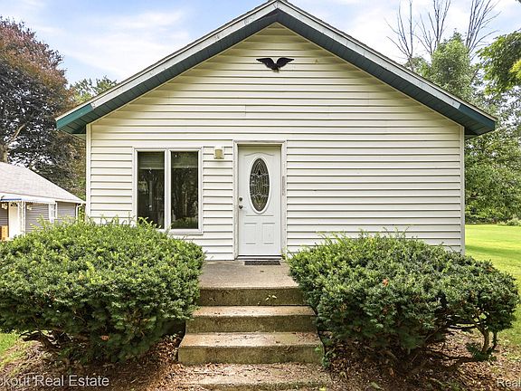 3rd image of 439 Birch Rd