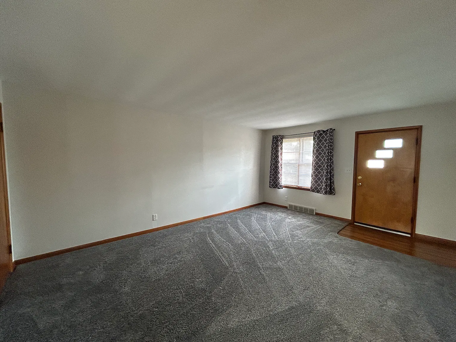 2 bed, 800 sqft, $925 — Photo 2