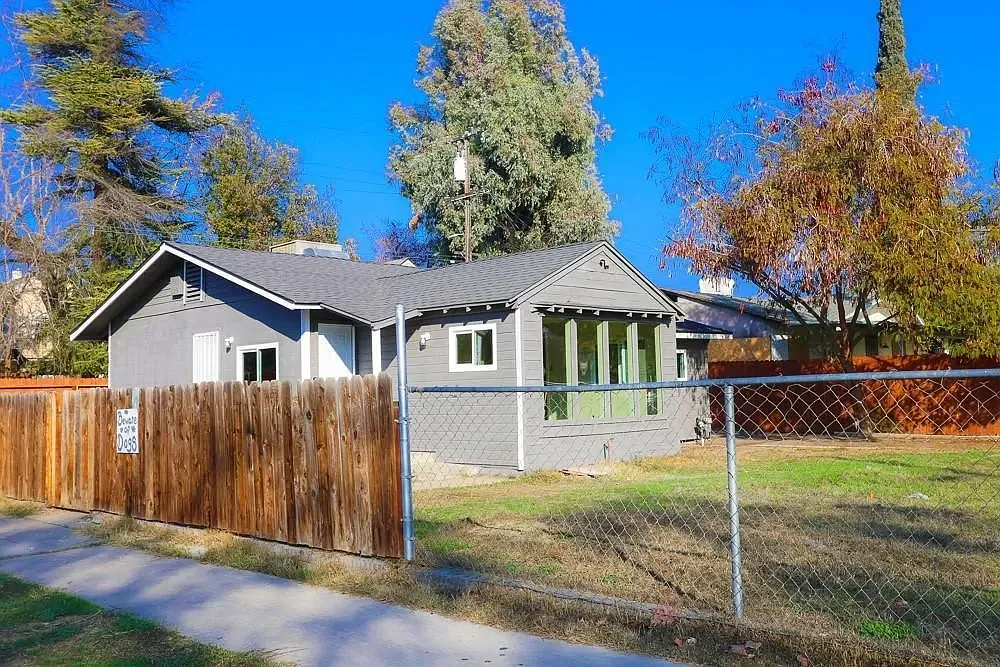 2 bed, 930 sqft, $1,650 — Photo 1
