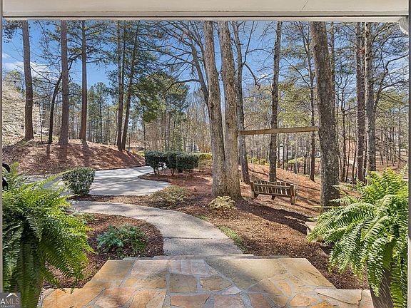 4th image of 2270 Roxburgh Dr