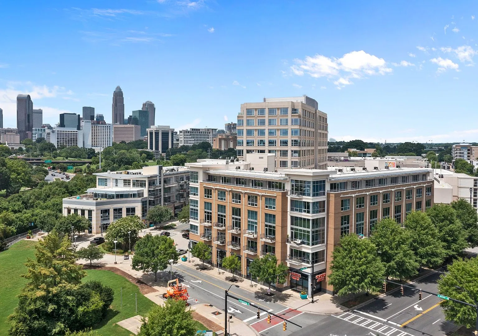 Enjoy contemporary living in the heart of Midtown Charlotte at The Metropolitan! — Photo 1