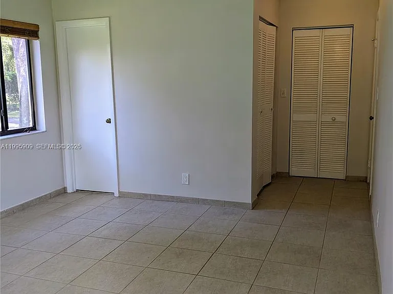 460 Lakeview Dr #4 — Photo 8