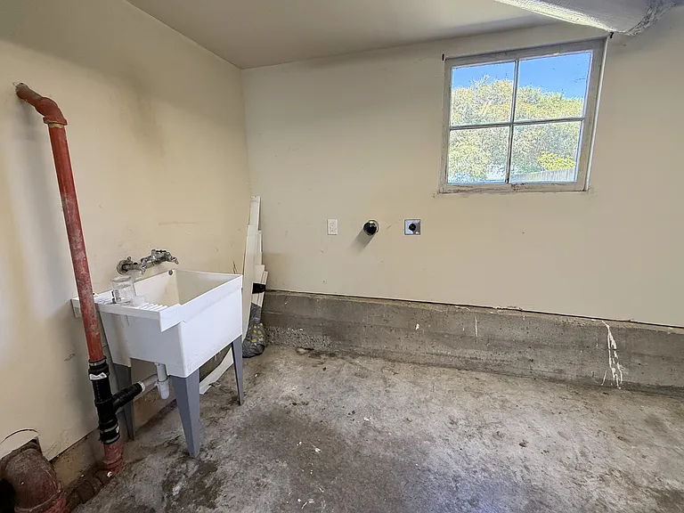 134 Hilton Ave — Photo 20