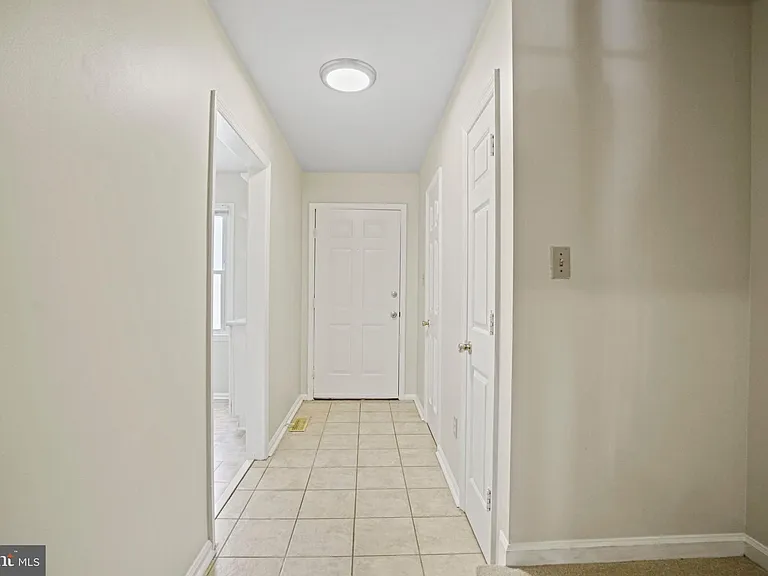 1141 N Vernon St — Photo 6