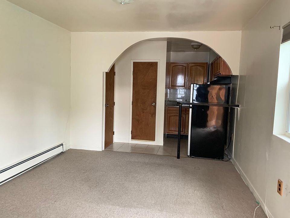 2nd image of 1670 Hunt Ave #2