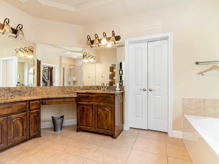 12060 Grandview Dr — Photo 5