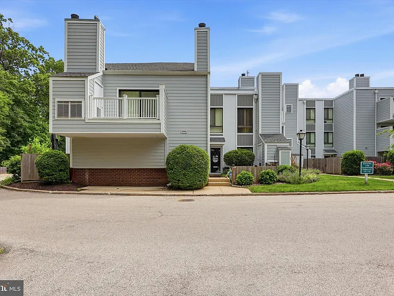 1750 Oakwood Ter #17A — Photo 2