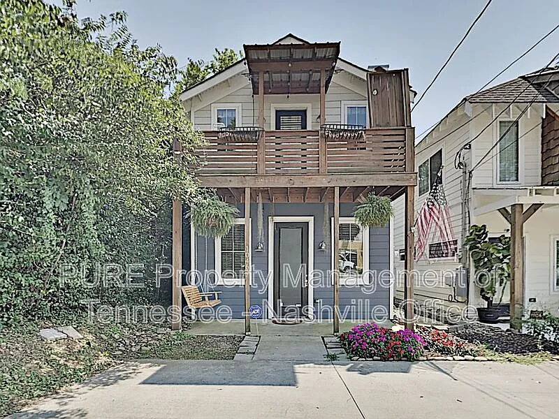 1046 Zophi St