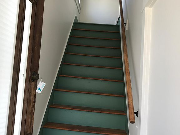 5th image of 904 S Race St #B