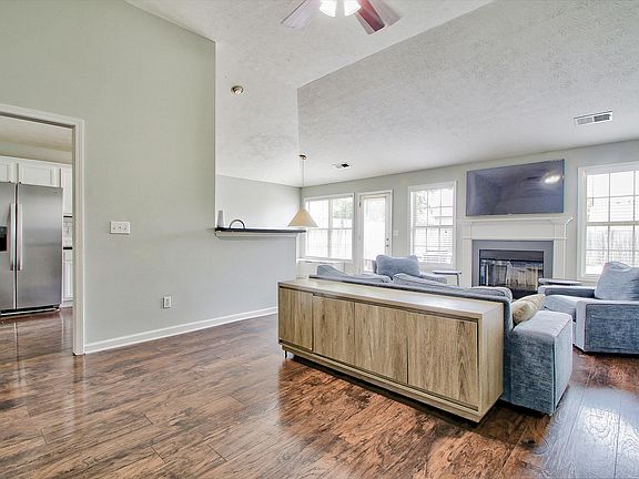 3rd image of 3861 Winthrop Dr