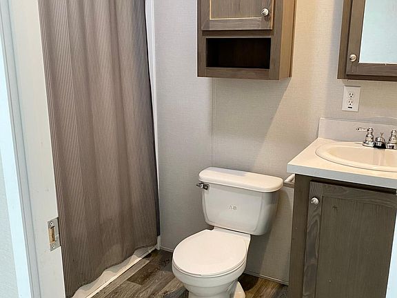 4th image of 135 Scarlet Oak Ln