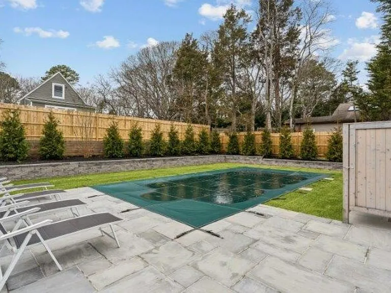 43 Newtown Ct — Photo 2