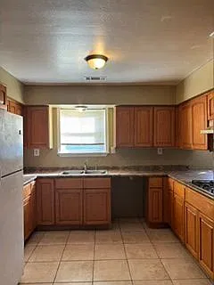 3 bed, 2.0 bath, 2092 sqft, $2,200 — Photo 3