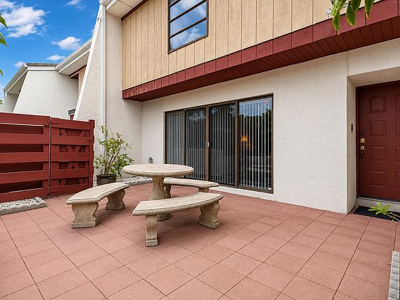 2nd image of 3015 Oaktree Lane Unit 277