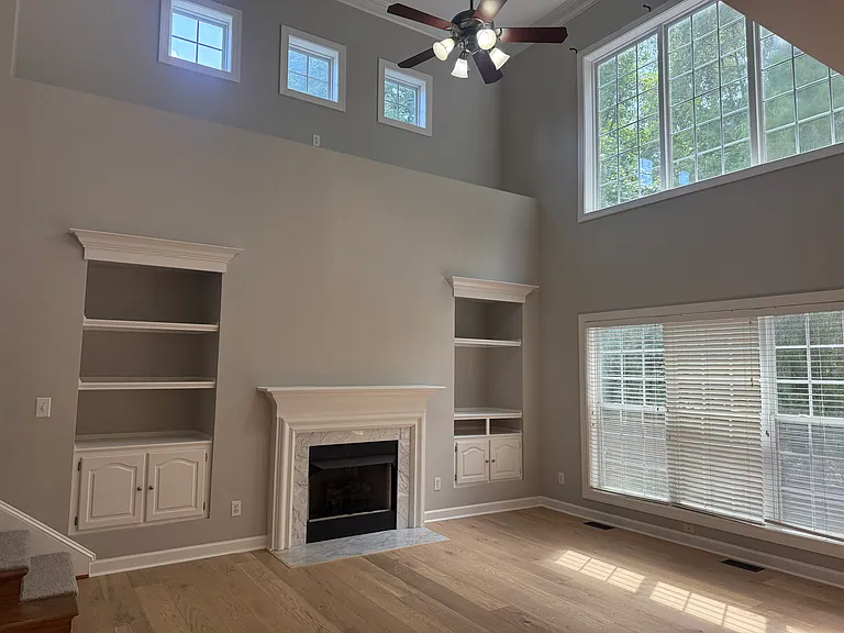 1206 Grayscroft Dr — Photo 3