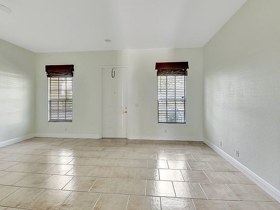 5th image of 408 NW 25th Avenue