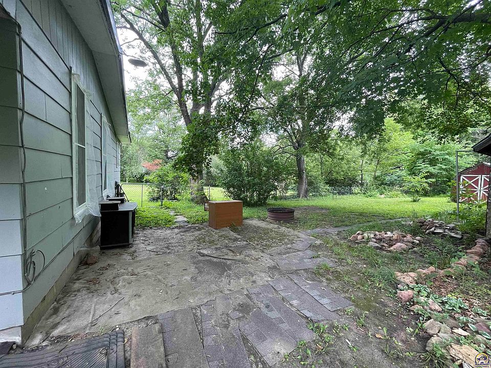 105 E 3rd St, Muscotah, KS 66058 Zillow