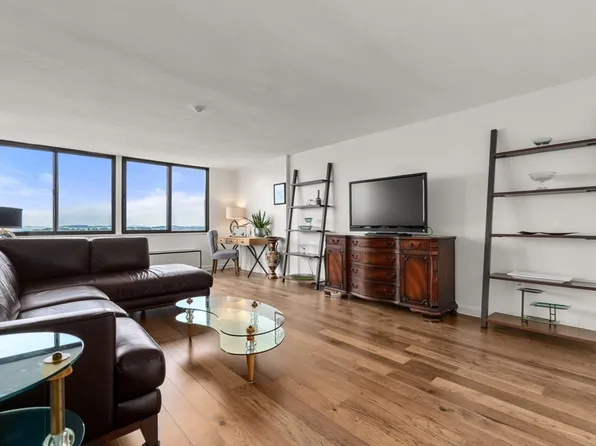 77 Adams St Unit 1206, Quincy, MA 02169