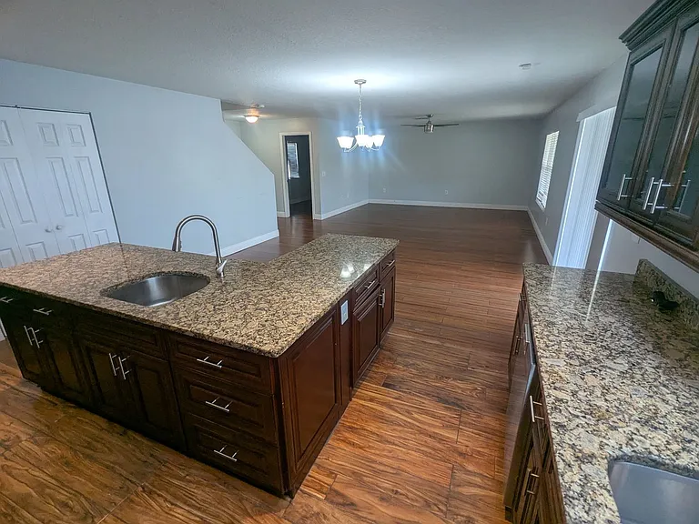 1628 Strathmore Cir — Photo 13
