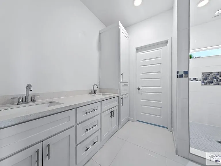 7283 Rain Forest Dr — Photo 32