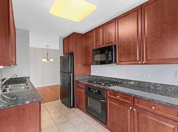 3rd image of 255 E Liberty Dr APT 509-2