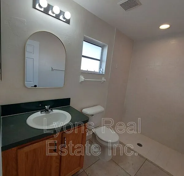 611 SE 5th St — Photo 9